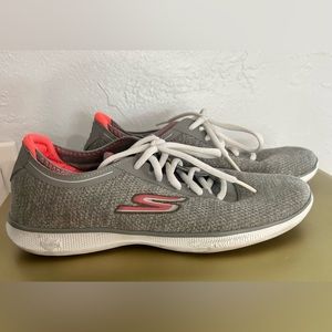 Sketchers GoStep Lite GOGA Max PreOwned very good condition size 8